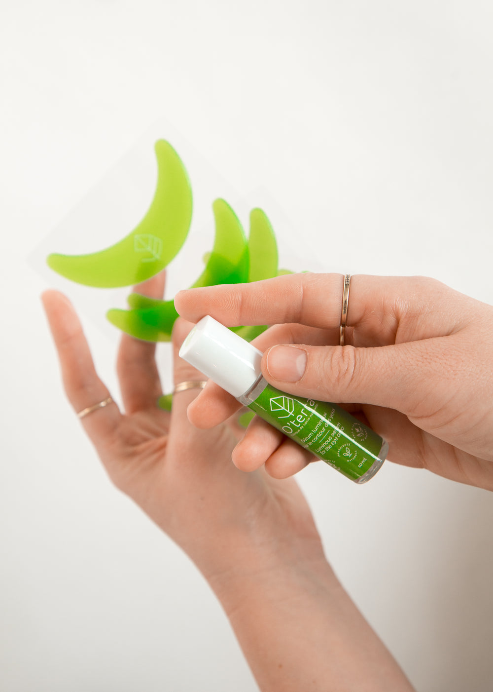 Luminous Patches and Serum for the Eye Area