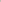 Gommage hydratant pour le corps O'terra à la vanille étalé sur une surface en marbre à côté de son pot et d'une cuillère en bois.